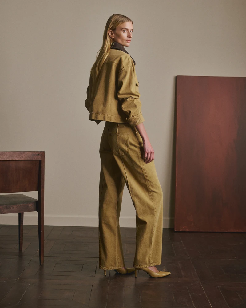 Back view of an ochre jacket and wide trousers