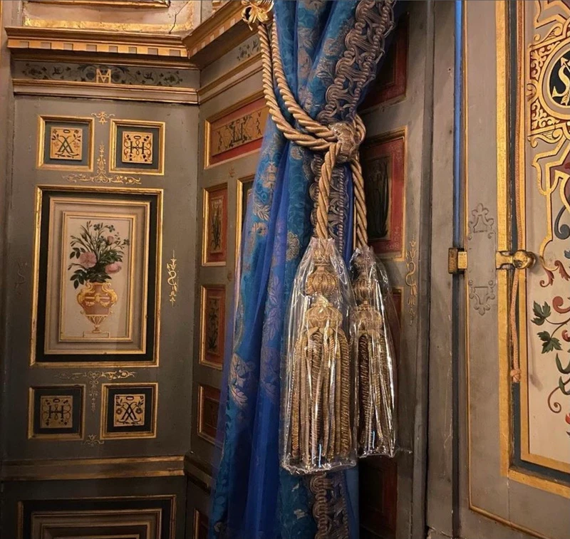 Decorative curtain and tassel reference
